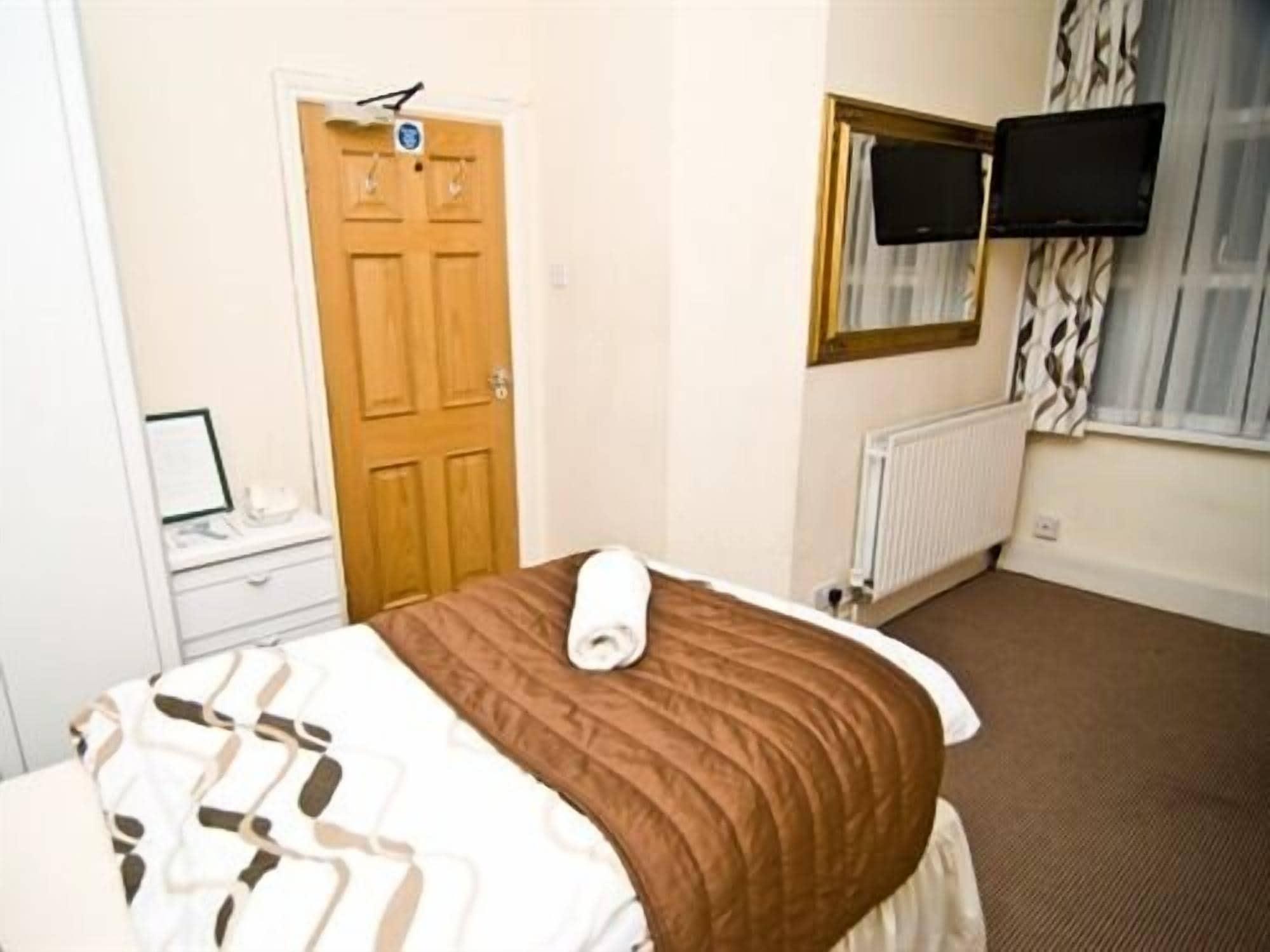 Skylark Guest house 3*