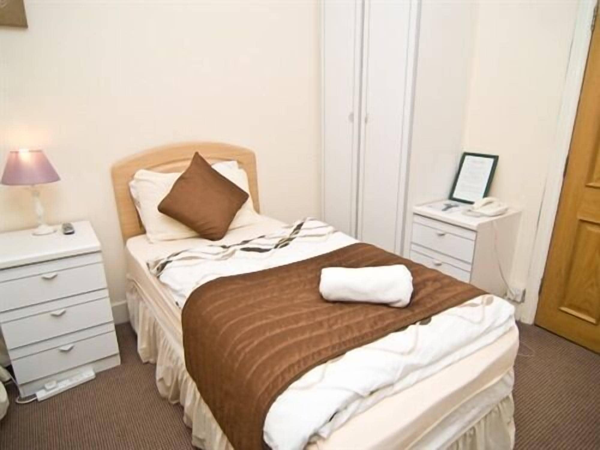 Skylark Guest house Hounslow