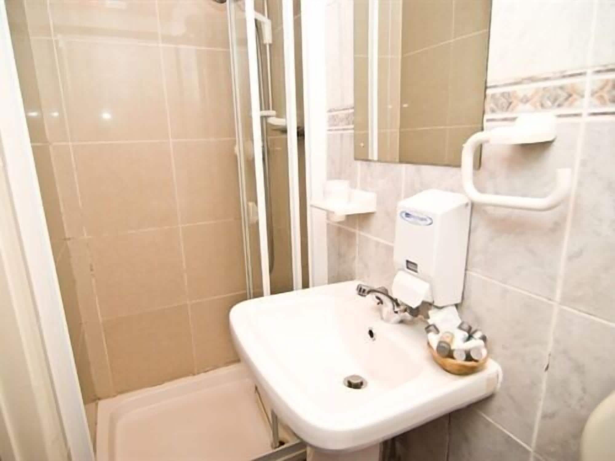 Skylark Guest house Hounslow