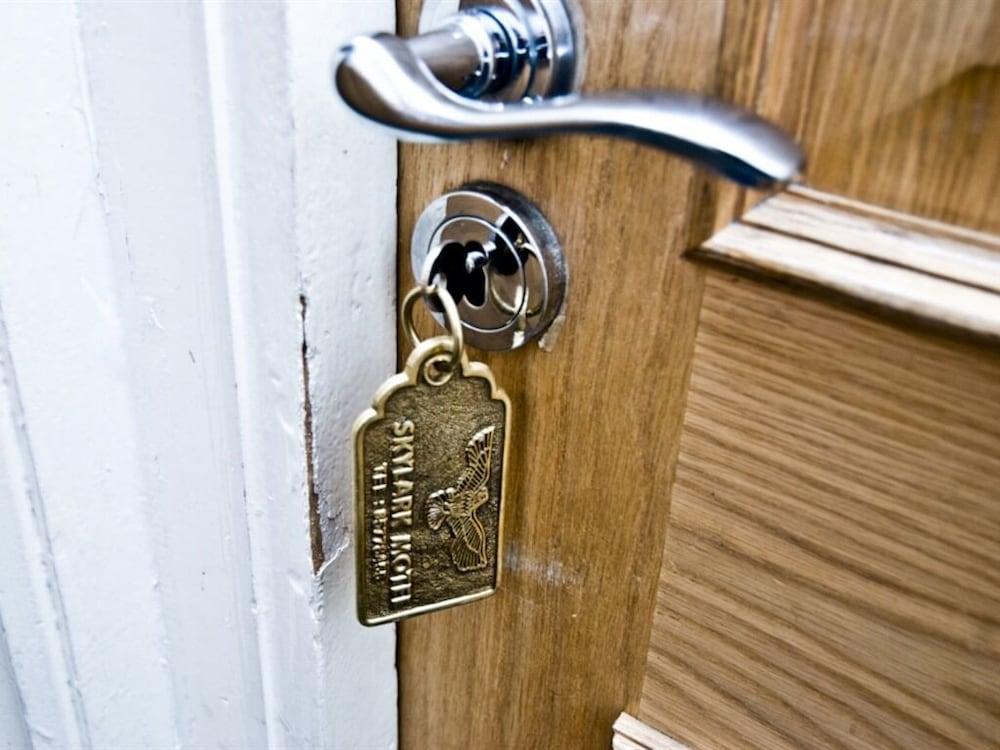 Skylark Guest house 3*