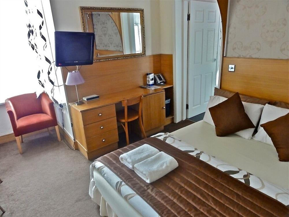 Skylark 3* Hounslow