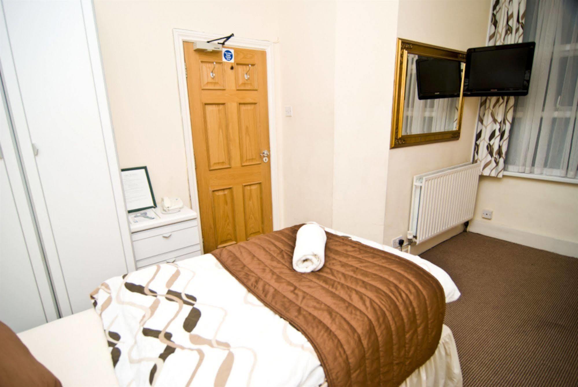 Skylark 3* Hounslow
