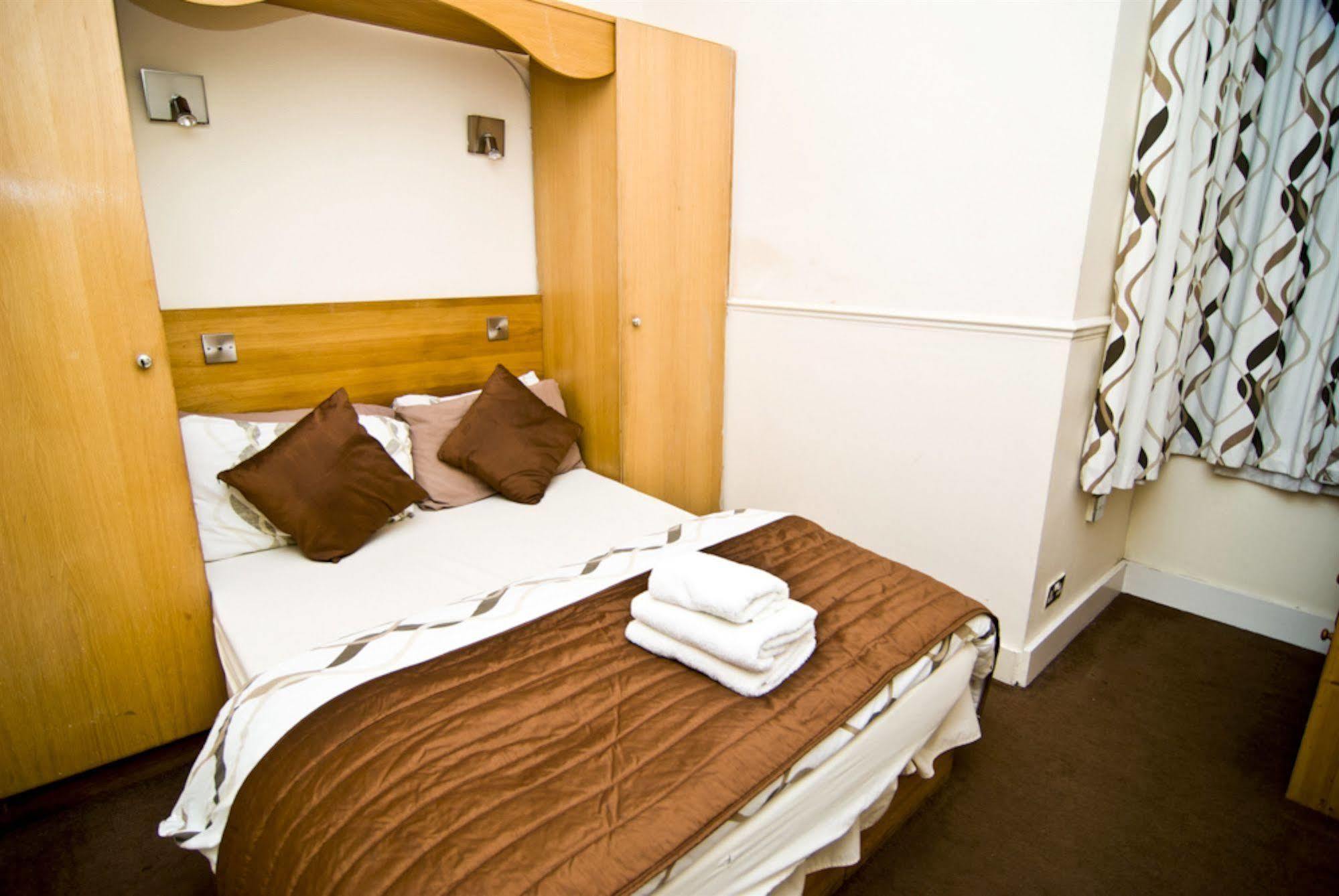 Skylark 3* Hounslow