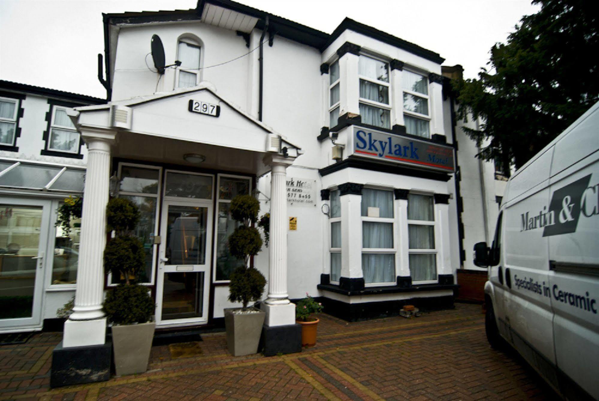 Skylark Guest house 3*