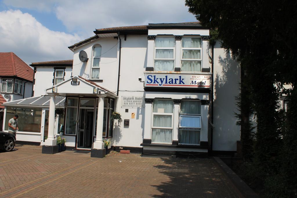 Skylark Guest house 3*